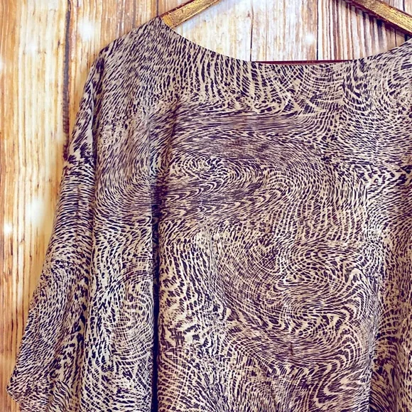 Alice + Olivia | Selena Animal Print Silk Batwing Blouse Top M - Picture 3 of 7
